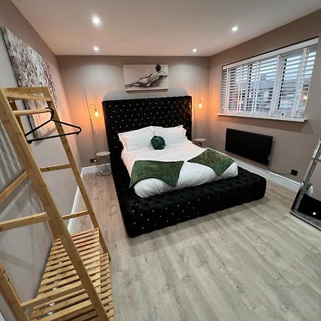 Premier Inn Comfort Mattresses - Sleeps 6 米德尔顿 外观 照片